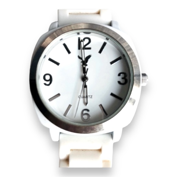 American Eagle Outfitters Other - AMERICAN EAGLE VINTAGE WHITE JELLY BAND WATCH. SUPER CUTE ADJUSTABLE STRAP